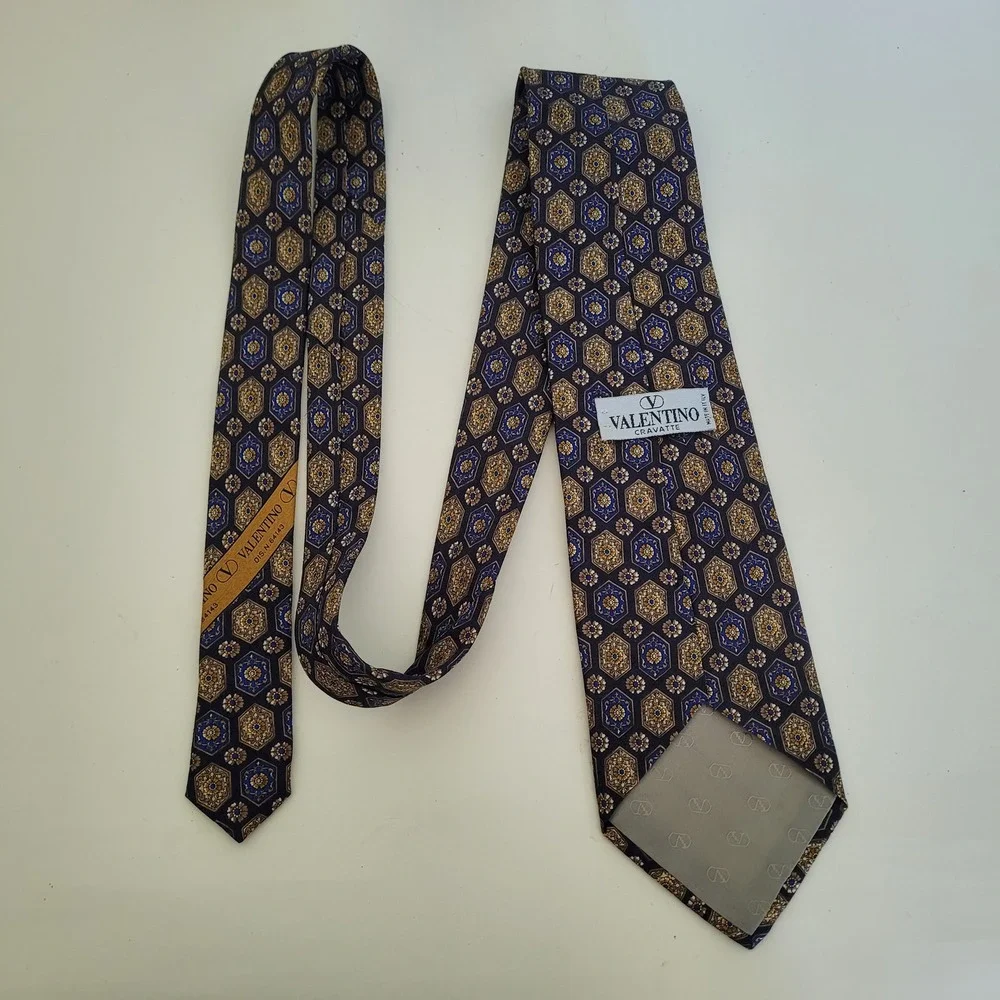 Valentino authentic business